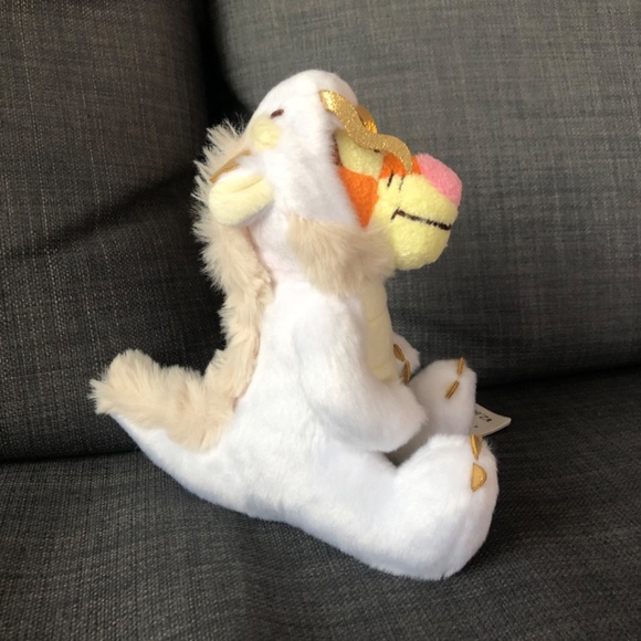 2024 Disney Japan Pooh Year of the Dragon White Tigger S Plush - NEW RARE - Picture 3 of 3